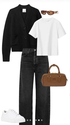 Basic Outfits With Black Jeans, Black Outfit With Cardigan, Chic Minimalist Outfit, Basics Outfit Aesthetic, Goop Outfits, 17 Degree Weather Outfit, Summer Outfits Black Jeans, Uni Fall Outfits, Tshirt Office Outfit