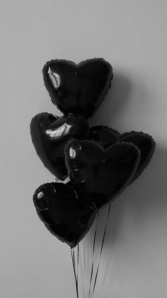 Black Wallpaper Aesthetic Heart, Valentines Day Wedding, Valentines Balloons, Whatsapp Wallpaper, Black Balloons, Gray Aesthetic, Heart Balloons, Black And White Aesthetic, Black Aesthetic Wallpaper