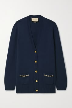 Gucci's cardigan is accented with iconic horsebit hardware embellished with blue cabochons and the 'GG' logo. It's been knitted in Italy from cashmere and fastens with gold-tone buttons. Dresses Korean Style, Gucci Cardigan, Fall Winter Capsule Wardrobe, Capsule Wardrobe Checklist, Fall Wardrobe Staples, Lux Fashion, Gucci Top, Bold Dresses, Gucci Outfits