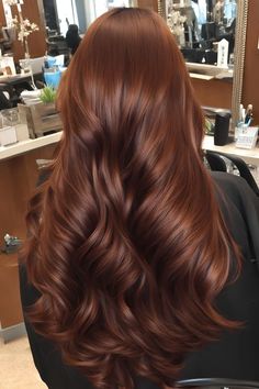 When dyeing your hair brown, there are many shades to choose from. This post lists 39 different brown hair colors to help you find the ideal brown hue for your skin tone. Colors include: chocolate brown, mushroom brown, ash brown, rich dark brown, honey brown, medium brown, caramel brown, red brown, light brown, balayage. Red Hair For Dark Skin, Dark Natural Red Hair, Cinnamon Color Hair, Pelo Color Chocolate, Light Reddish Brown Hair, Brown Reddish Hair, Hair Color On Brown Skin, Brown Red Copper Hair Color, Dark Copper Brown Hair