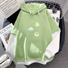 Kawaii Frogs, Half Sleeve Hoodie, Frog Hoodie, Mushroom Frog, Stylish Hoodies, Cute Dress Outfits, Cute Hoodie, Green Frog, Easy Trendy Outfits