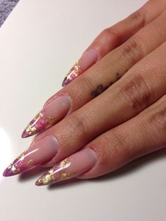 Clear Nails Gold Design, Gold Flakes Almond Nails, Acrylic Inlay Nails, Gold Leaf Art Nails, Pink And Gold Leaf Nails, Gold Flake Almond Nails, Pink Gold Leaf Nails, Gold Flake French Tip Nails, Flakes Nails Design