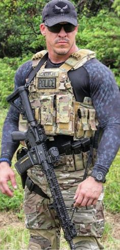 Navy Seals Men, Police Men, Victim Support, Cop Uniform, Uniform Men, Military Muscle, Hot Army Men, Military Special Forces, Muscles In Your Body