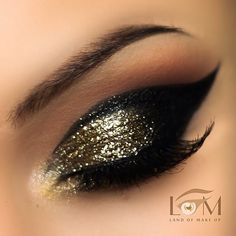 Make Up Designs, Gold Eye Makeup, Beautiful Eye Makeup, Gold Eyes, Makeup Goals, Makeup Designs, Love Makeup, Beautiful Makeup