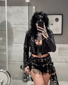 Rock ‘n Roll Hell Trixie Aesthetic, Rock N Roll Outfit, Goth Mommy, Goth Outfit Inspo, Rock Star Costume, Dark Beauty Fashion, Goth Fits, Goth Outfit Ideas, Concert Fashion