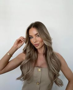 Abby Baffoe Hair, Ashy Fall Hair, Brunette Hair With Extensions, Brown Hair With Blonde Extensions, Dirty Blonde Hair Ashy, Ashy Dirty Blonde Hair, Lighter Brown Hair Color, Lighter Brown Hair, Ash Blonde Hair Balayage