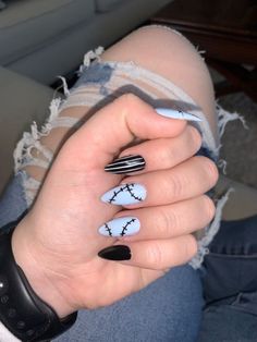 Cute Halloween Nails Simple Square, Wensday Nail Ideas, Horror Nails Halloween Simple, Blue Halloween Nails Acrylic, Jack Sally Nails, Cute Nightmare Before Christmas Nails, Nightmare Before Christmas Nails￼, Sally Inspired Nails, Halloween Nails Jack And Sally