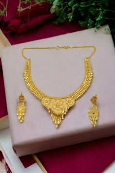 "1 short Necklace back Adjustment Dori/ chain. 2 piecs Earrings Support chain( Earrings Support). 1 Jewellery Box. Kee fituter, handmade, skin friendly, real gold looking, done gold work with real gold jewellery workers, long Lasting,party & festival wear. Heavy 1 grm Earrings Necklace. Our handcrafted Elegant Gold-Plated Necklace with Matching Earrings Jewellery Set will up your style and is a gorgeous addition to your collection. This magnificent set is the ideal accessory for any special occasion or a pricey present for a loved one because This necklace with earring jewellery set is made by gold , and it has beads and kundan work on it. * This necklace with earring jewellery set would bring many compliments and add more charms to your lovely jewellery collection. With our \"Elegance in Luxury Gold Plated Festive Necklace, Back Adjustment, Real Gold Chains, Kundan Work, Real Gold Jewelry, Glitter Gifts, Party Kleidung, Gold Work, Party Festival