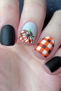 Adorable Thanksgiving Nails for Festive Elegance [2024] Nail Designs Short Fall, Spooky Fall Nails, Minimalist Fall Nails, Fall Nail Inspiration Autumn, Simple Thanksgiving Nails, Nail Colors Simple, Fall Nail Designs Short, Nail Colors For Brown Skin, Cute Fall Nails Coffin