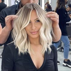 Blonde Mid Length Hair 2023, Overgrown Roots Hair Blonde Color, Hairstyles With One Side Pulled Back, Smudgy Root Blonde, Toasted Coconut Hair Color Short, Blonde Rooty Balayage, Blonde With Root Shadow And Money Piece, Medium Blonde Ombre Hair, Blonde Balayage With Money Piece Bangs