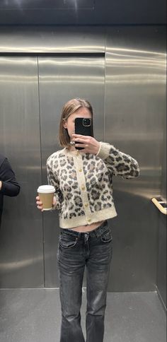 Leopard Print Cardigan Outfit, Print Cardigan Outfit, Cardigan Outfit, Leopard Print Cardigan, Fashion Autumn, Cardigan Outfits, Printed Cardigan, Cardigan Fashion, Autumn Aesthetic