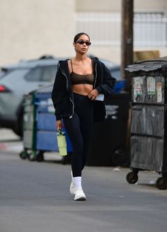 Celebs Gym Outfits, Celebrity Gym Outfit, Laura Harrier Style, Celebrity Athleisure, Athleisure Photoshoot, Sportwear Outfit, Runners Outfit, Laura Harrier