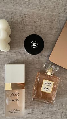 Chanel Aesthetic Pink, Macbook Gold, Aesthetic Macbook, Chanel Aesthetic, Coco Chanel Mademoiselle, Parfum Chanel, Mademoiselle Chanel, Ipad Tutorials