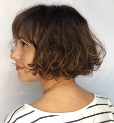 France Bob Hair, French Bob Fine Wavy Hair, Parisian Short Hair, French Bob Curly Hair, Parisian Bob, French Bobs, Girls Hairdos, Bobbed Hair, Short Wavy Haircuts