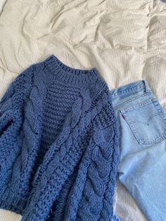 Blue Winter Outfits, Blue Monochrome Outfit, Vinter Mode Outfits, Sick Fits, Japan Outfits, Clean Fits, Thrift Inspo, Chunky Cable Knit Sweater, Modern Hippie