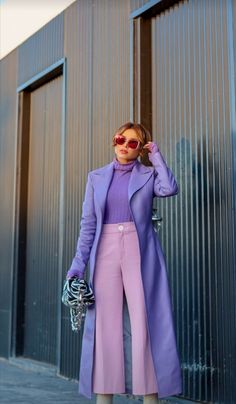 Valentine Day Work Outfit, Colourful Outfits 2023, Color Blocking Outfits 2023, Eclectic Street Fashion, Dopamine Dressing Office, Colorful Travel Outfits, Dopamine Summer Outfits, Silver Color Combinations Outfits, Colorful Buissnes Outfit