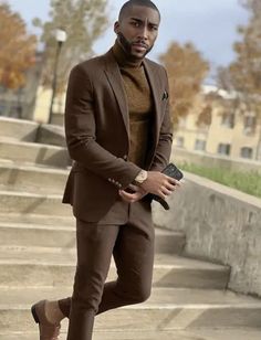 20 Stylish 2024 Wedding Guest Outfits for Black Men: From Summer Casual to Black Tie Elegance Men’s Fall Suit Ideas, Black Men Business Casual Outfits, Brown Men Fashion, Earthtone Outfits Men, Brown Mens Suit, Mens Suit For Wedding, Black Mens Fashion Suits, Suit For Wedding