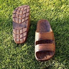 Sandal Outfits, Hawaii Crafts, Pali Hawaii Sandals, Jesus Sandals, Vegan Sandals, Tropical Style, Hawaiian Style, Made Clothing, Brown Sandals