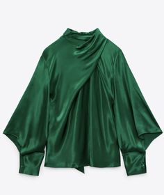 Zara Blouse Outfit, Green Blouse Outfit, Emerald Green Shirt, Green Couture, Satin Bow Blouse, Emerald Green Blouse, Blue Ruffle Top, Grad Outfits, Blouse Zara