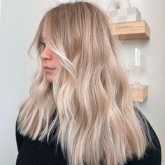 Autumnal Blonde Hair, Bright Beige Blonde, Blonde Hair Dimension, Blonde Lived In Hair, Dimension Blonde, Blonde Dimensional Hair, Neutral Blonde Hair, Balayage Hairstyle, Blonde Hair Goals