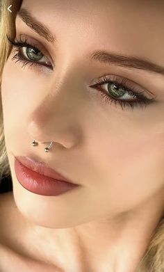 Light Skin High Contrast Makeup, Makeup For Blondes With Brown Eyes, Smokey Under Eye Makeup, Drag Make-up, Face Charts, Makeup Tut