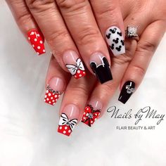 Disney Themed Nails Acrylic, Disney Gel Nails, Mickey Mouse Nail Design, Minnie Mouse Nail Art, 2022 Summer Nails, Summer Nails 2022, Marie Nails, Disneyland Nails, Mouse Nails