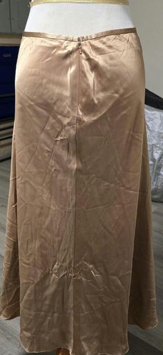 Vintage Ralph Lauren Copper silk skirt. Size 8. Pre loved but no flaws. Free Shipping! Ralph Lauren Vintage, Womens Skirts, Vintage Ralph Lauren, Silk Skirt, Tier Skirt, Tiered Skirt, Chicago Il, Ralph Lauren, Copper