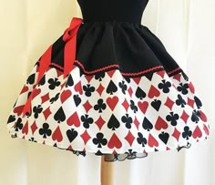 Card Costume, Hearts Dress, Stile Casual Chic, Alice In Wonderland Costume, Mad Hatter Hats, Wonderland Costumes, Dapper Day