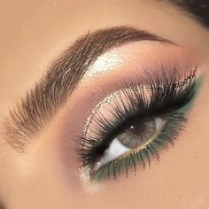 Desio color contact Lenses (@desioeyes) • Foto e video di Instagram Makeup Verde, Curl Eyelashes, Perfect Eye Makeup, Make Up Gold, Smoked Eyes, Thick Eyelashes, Rose Gold Makeup, Eye Makeup Ideas, Long Eyelashes