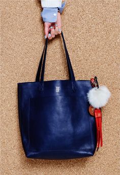 madewell medium transport tote with the leather fringe bag tag + madewell x owen barry™ toscana shearling keychain. Madewell Transport Tote, Tee Bag, Leather Fringe Bag, Jeans Bags, Felt Shoes, Leather Totes, Minimalist Bag, The Medium, Fringe Bags