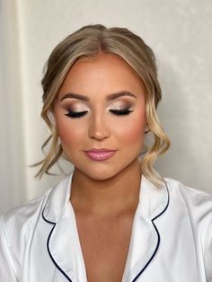 Discover the perfect bridal makeup looks. Explore stunning styles to enhance your natural beauty and radiate confidence on your special day. Glam Bride Makeup, Wedding Makeup For Blue Eyes, Wedding Makeup Blue, Wedding Eyes, Wedding Makeup Bride, Wedding Eye Makeup, Glam Wedding Makeup, Bridesmaid Hair Makeup, Formal Makeup