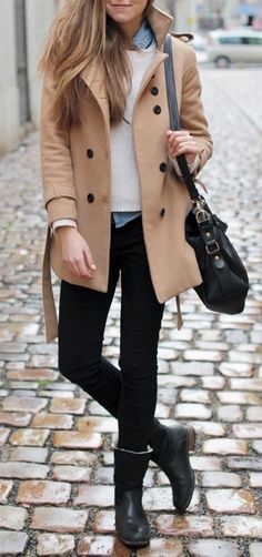 Winter Inspiration. Tan Jeans, Walking Down The Street, Black Outfits, Cooler Look, Outfits Winter, Inspired Outfits