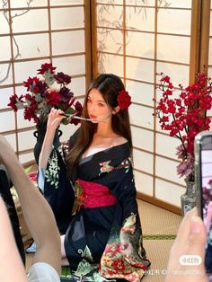 Yukata Women, Japanese Princess, Fancy Dresses Long, Japanese Geisha, Japan Aesthetic, Creative Instagram Photo Ideas, Vintage Gowns, China Travel, Fantasy Dress