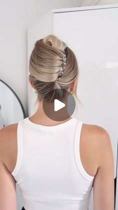 81K likes, 226 comments - whatlydialikes on August 22, 2024: "French twist using @tegenaccessories hair comb 🩷🩷 Use code LYDIA42105 for 10% off @tegenaccessories *affiliate #hairstyle #everydayhairstyle #hairtutorial". Short Spiked Hair, Wow Hair Products, Formal Hairstyles For Long Hair, Bangs Bob, Roll Hairstyle, French Twist Hair, Spiked Hair, Bob Haircut For Fine Hair