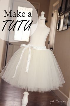 How to Make a Tutu. The best tutorial! Even includes instructions for a lining so there is no scratchy tulle touching the skin. Make A Tutu, Diy Outfits, Tule Rok, Creation Couture