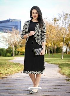 Lining Kurti Design, Black Dress Combination, Lining Kurti, Black Dress Design, Jacket Style Kurti, Plain Kurti Designs, Dress Design Ideas, Indian Kurti Designs, Kurti Sleeves Design