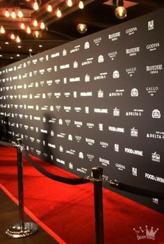 the red carpet is lined up with black and white wallpaper that says foodwin