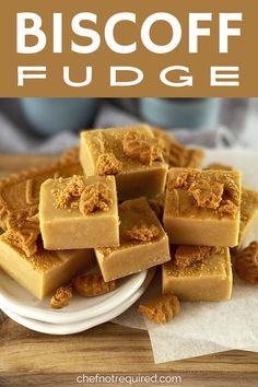 Square pieces of brown fudge sitting on a wooden board. Biscoff Fudge Recipe, Cookie Butter Fudge, Biscoff Desserts, Biscoff Fudge, Microwave Fudge, Aussie Food, Biscoff Cookie Butter, Condensed Milk Recipes