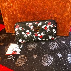 New And Just In Time For The Holidays. Disney Mickey And Minnie Mouse Wallet. This Wallet Has Mickeys And Minnie All Over It. This Wallet Has Everything U Need , Just Grab And Go It Has Multiple Credit Card Slots , Spots For Cash And Your Id , The Middle Has A Zippered Compartment For Change As Well. Slim Design With Lots Of Amenities Makes A Great Gift For The Disney Fan In Your Life. Disney Wristlet Wallet Phone Holder Mickey Mouse Minnie Mouse Change Purse Pocketbook Purse Card Holder Handbag Disney Sweets, Up Carl And Ellie, Disney Wallet, Hatbox Ghost, Disney Storybook, Disney Mickey And Minnie, Bambi Disney, Disney Pixar Up, Minnie Bow