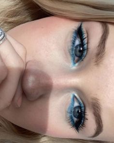 blue eye makeup inspo Ethereal Makeup Blue, Makeup Looks Ideas Creative, Cowgirl Eye Makeup, Eyeshadow Inspo Simple, Simple Blue Eyeshadow Looks, Simple Mermaid Makeup, Simple Blue Eye Makeup, Ateez Makeup, Colorguard Makeup