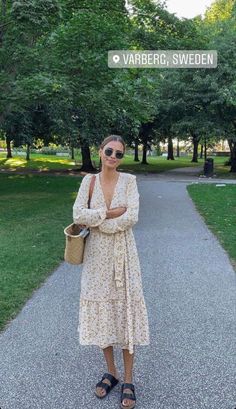 Dress With Open Back Casual, Emelie Lindmark, Dress Everyday, Mode Inspo, Instagram Foto, Spring Summer Outfits, Outfits Casuales, Modest Outfits, Summer Looks