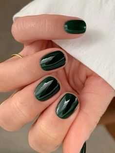 Forest green nails Nail Art Vert, Kutek Disney, Ballet Nails, Purple Nail Art, Milky Nails, Solid Color Nails, Minimalist Nail Art, Nail Colors Winter