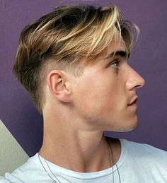 Men Haircut Undercut, Mens Haircuts Short Hair, Middle Part Hairstyles, Taper Fade Haircut, Mens Hairstyles Thick Hair, Men Haircut Styles, Corte De Cabelo Masculino