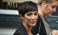 Frankie Bridge Hair, Frankie Bridge, Platinum Blonde Pixie, Pixie Crop, Short Hair Trends, Hair Pixie, Blonde Pixie Cuts, Long Pixie, Undercut Hairstyles