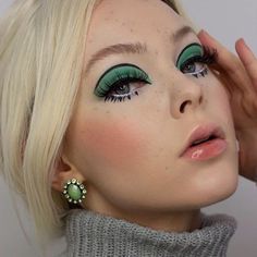 Retro Space Makeup, 60s Eye Makeup, Influencer Selfie, Editorial Make-up, Makeup Giveaway, 70s Makeup