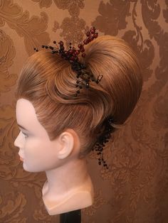 Sanggul Gala, High Fashion Hair, Elegant Updos, Hairstyles For Layered Hair, Modern Victorian, Half Updo, Elegant Updo, Layered Hair, Curly Hair Styles Naturally