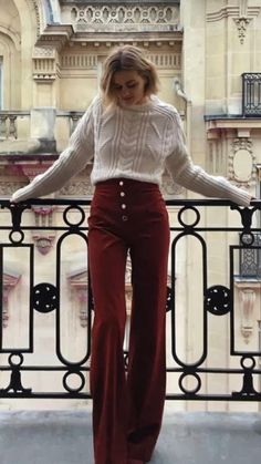 Stile Casual Chic, Chique Outfit, Burgundy Pants, Mode Hippie, Winter Outfits Cold, Mode Boho, Cute Winter Outfits, Ținută Casual