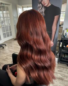 2. Mahogany Beauty - Auburn Hair Color Ideas for Women Ashy Red Hair, Warm Auburn Hair Color, Bright Auburn Hair, Light Burgundy Hair, Blonde Highlights Natural, Auburn Red Hair Color, Natural Auburn Hair, Deep Auburn Hair, Auburn Hair Color Ideas