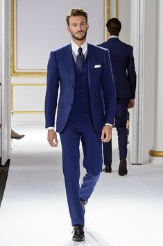 Men's suits 2016 fashion trends: Blue suits Dark Blue Suit, Blue Suits, Suits Men Business, Mens Fashion Wedding, 2016 Fashion Trends, Mens Luxury Fashion, Men’s Suits