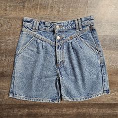 Size 2 Never Worn Zara Medium Wash Denim Bottoms, Blue Denim Jean Shorts By Zara, Zara Blue Denim Jean Shorts, Zara Denim Shorts For Day Out, Zara Dark Wash Denim Jean Shorts, Zara Denim Jean Shorts For Day Out, Zara Medium Wash Bottoms For Day Out, Zara Shorts, Denim Shorts